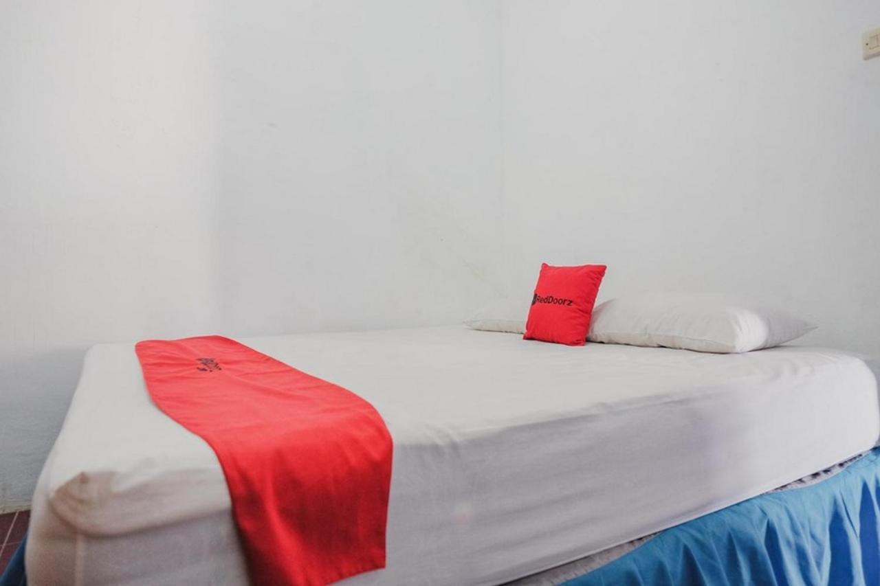 فندق سيرانغفي  Reddoorz Near Pantai Florida Anyer المظهر الخارجي الصورة